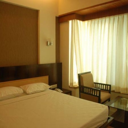 Hotel Lerida Thane Extérieur photo