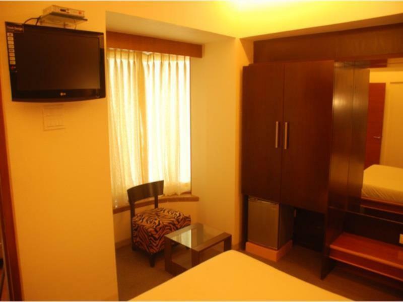 Hotel Lerida Thane Extérieur photo