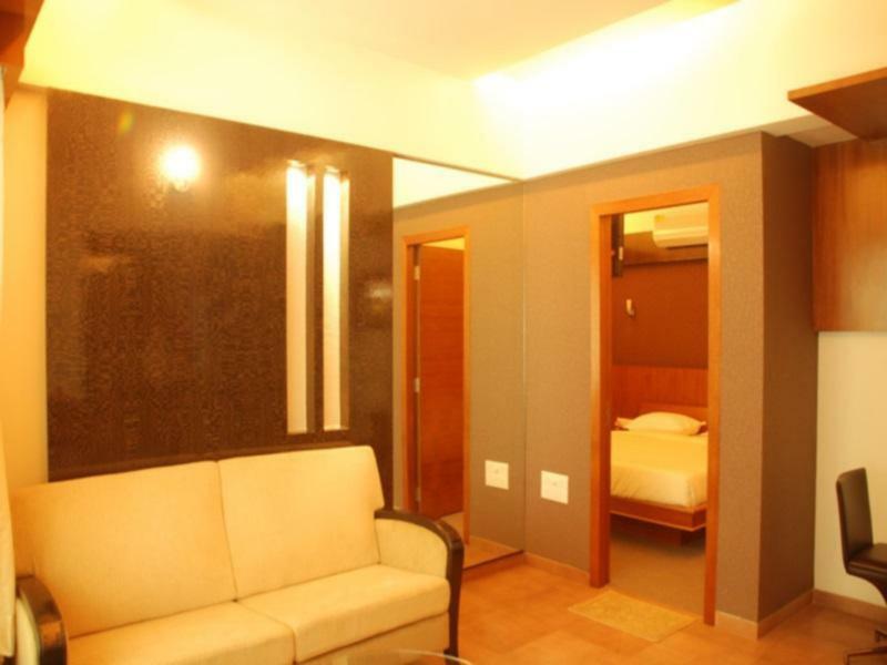 Hotel Lerida Thane Extérieur photo